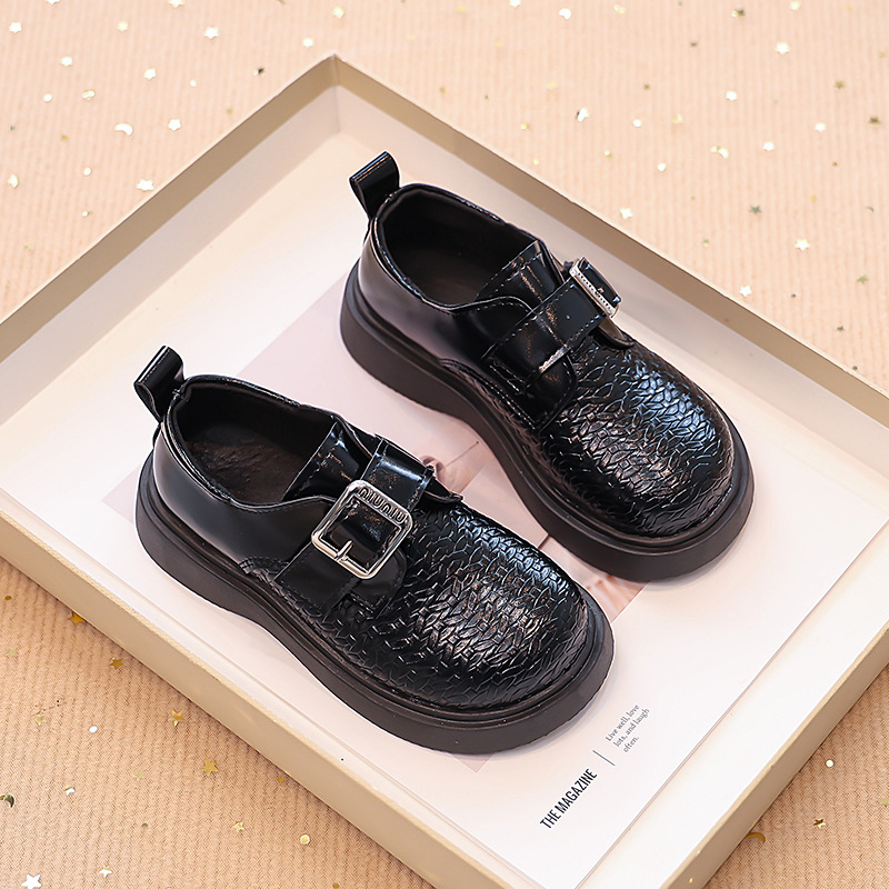 Zapatos de cuero para niñas 2025 primavera y otoño nuevos zapatos de estilo de princesa de moda con suela suave negra estilo británico zapatos de moda