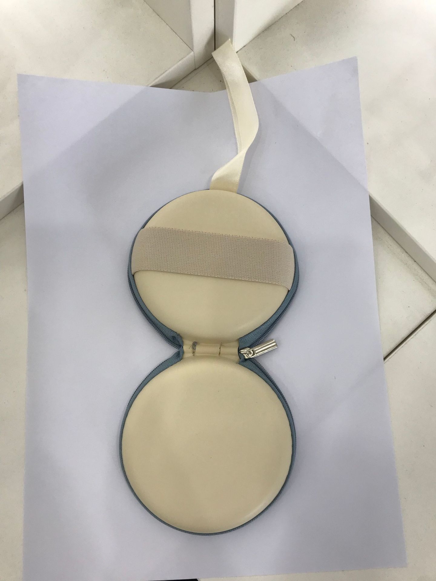 작은 둥근 가방