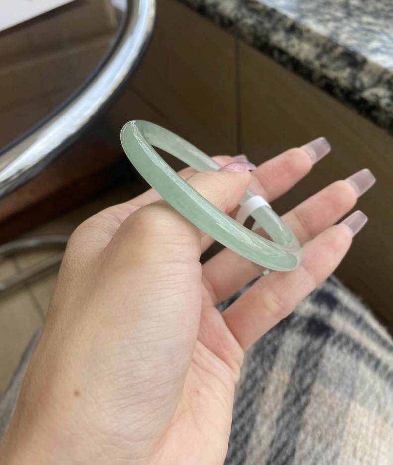 Vòng tay nữ ngọc bích Miến Điện băng nhuộc loại băng nổi hoa cũ hố đá, đường kính 51–64 mm chi tiết 6