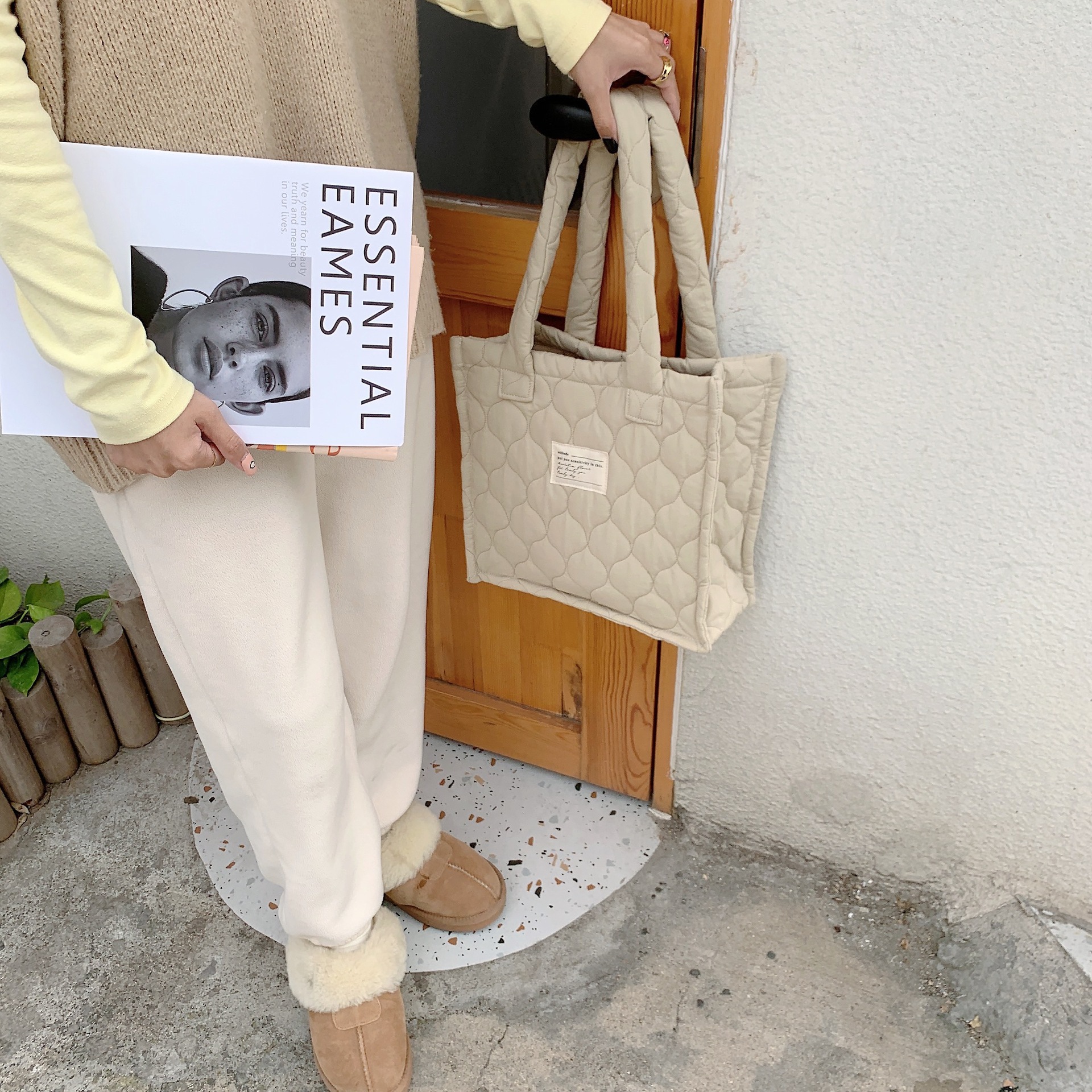 【 In Stock 】210301 large-capacity single-shoulder tote bag, quilted gourd hand-held commuter bag, autumn and winter hand-held bag for women undefined