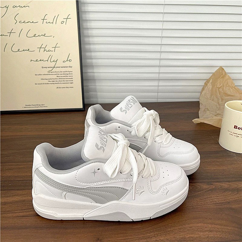 Zapatos de suela gruesa de Hong Kong 2026 primavera y verano de nuevo cordón de colores zapatos deportivos pequeños zapatos blancos estudiantes zapatos casuales bajos