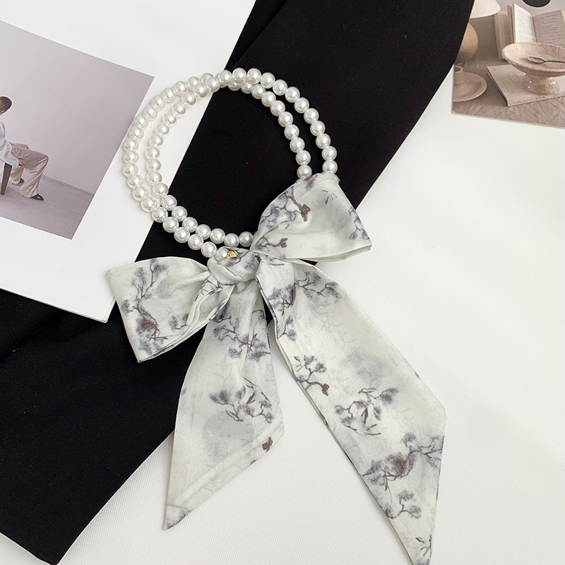 Pequeña bufandas para mujeres de verano 2025 collar de perlas retrógrado francés con bufandas de seda collar decoración clavícula variable correa