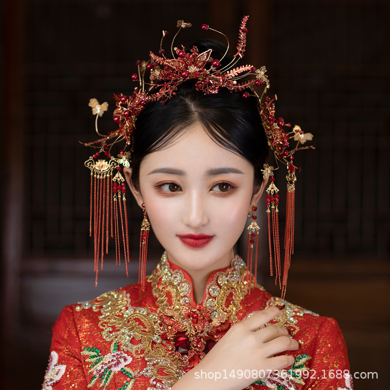 Red hair accessory for bride with tassels