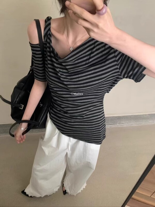 METO デザインニッチオフショルダー Tシャツ女性のための 2025 夏の新しい半袖ベベルスリムカジュアルトップ|undefined