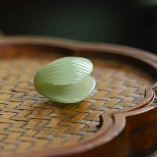 Natural Xinjiang Hetian Jade Jade Supply Chain Qinghai Material Old Material Fine Water Color Jade Shell Pendant Pendant with Certificate