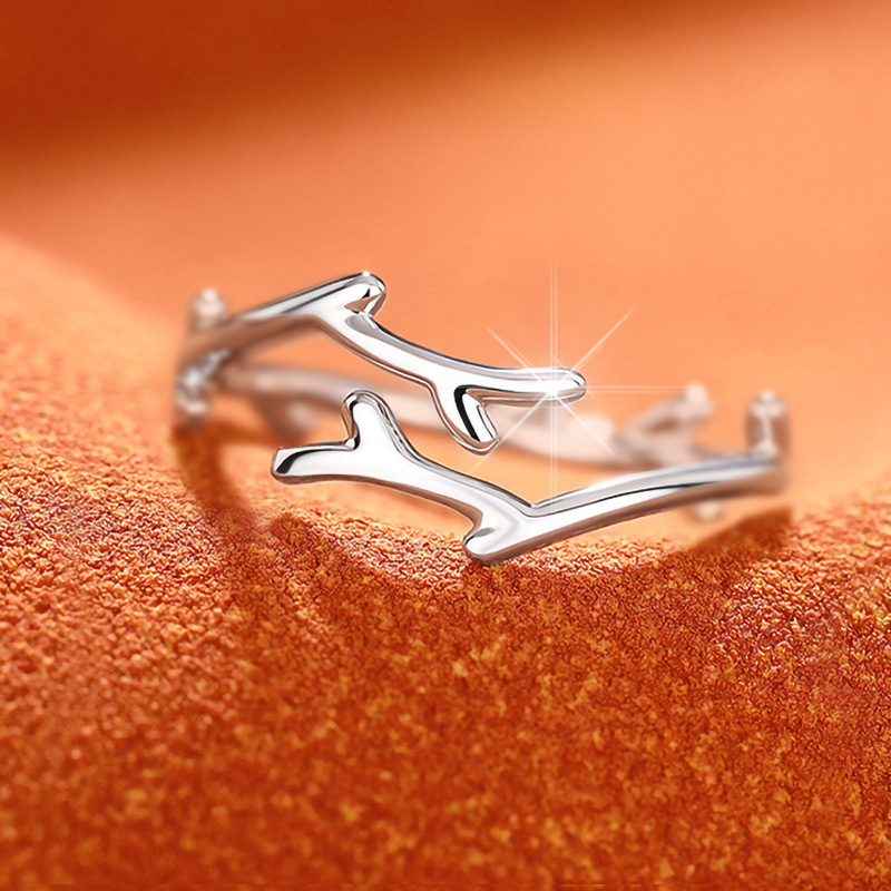 Minimalistic classic adjustable fashionable elegant ring