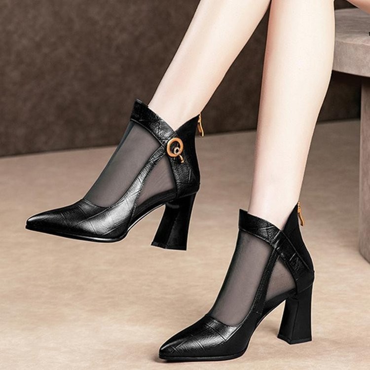 2026 primavera y verano nuevos productos botas de malla de talón grueso para mujeres sandalias de malla de talón alto hueco hadas de moda universal zapatos de mujer
