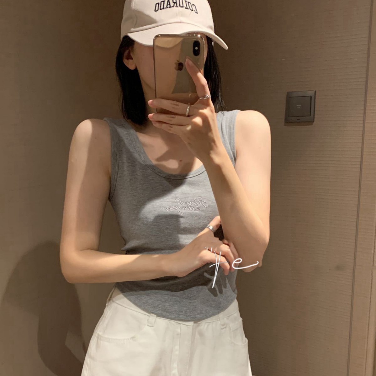 妃子纪刺绣字母吊带背心女春夏新款修身显瘦内搭带垫无袖上衣8506