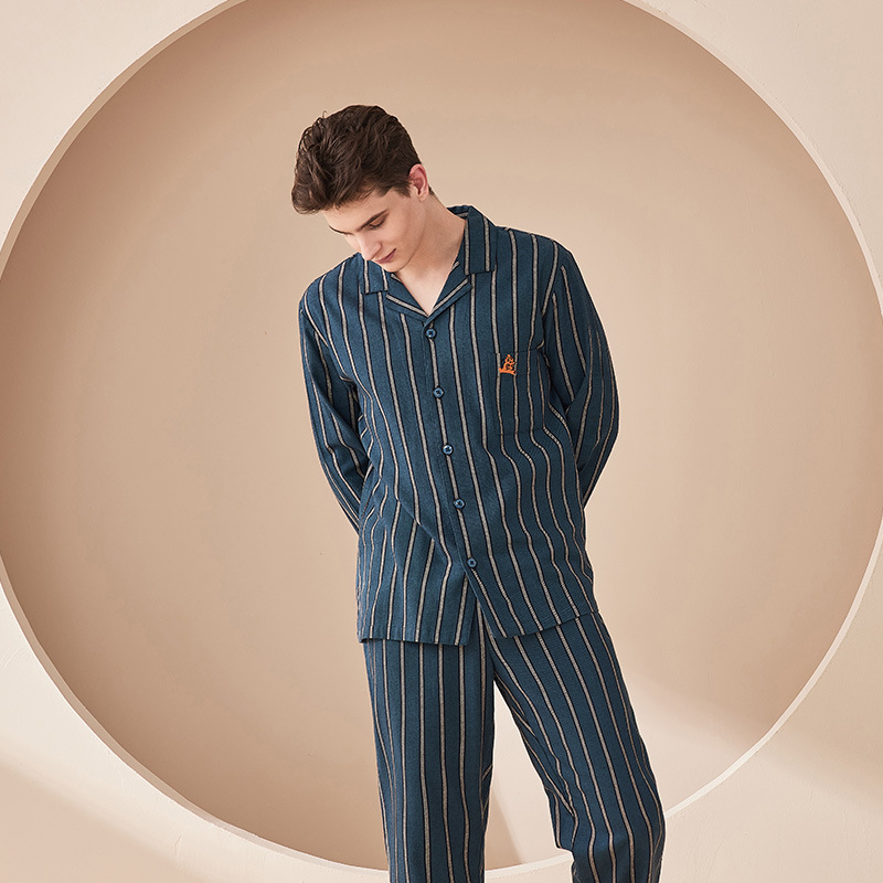 Conjunto de ropa de estar en casa para parejas de algodón puro para hombres y mujeres, pijamas con rayas verticales cepilladas, adecuados para paseos al aire libre y ocio, gruesos y cálidos.