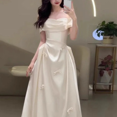 法式缎面一字肩轻婚纱新娘2025新款高级感迎宾出门纱简约订婚礼服