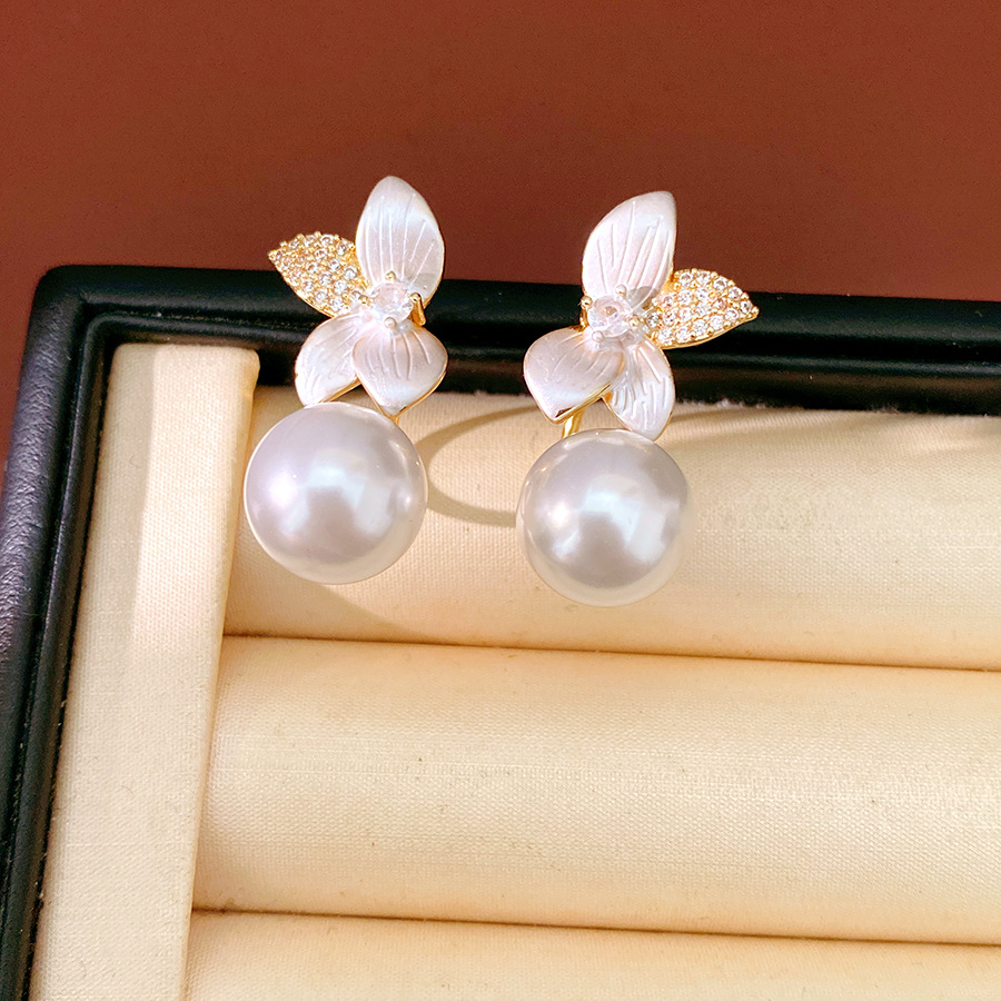 Agujas de plata, mariposas de piedra, flores, perlas geométricas, temperamento, personalidad, pendientes diarios, auriculares de lujo ligero y de alta calidad. image 8