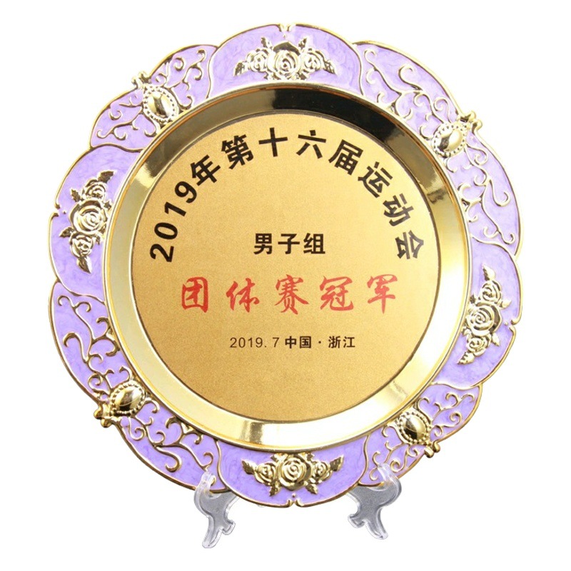 Fabricante de placas de premio metálicas, placas conmemorativas clásicas con diseño de flor de ciruelo, producción para reuniones anuales y eventos deportivos, venta al por mayor de exquisitas aleaciones de hierro artístico.