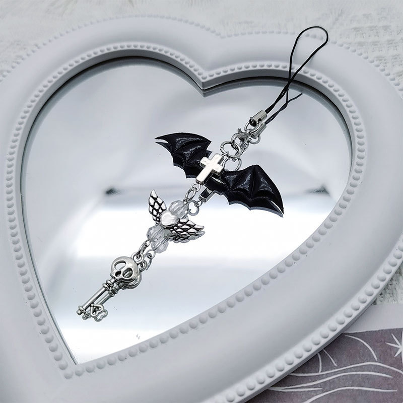 Gothic dark wind demon bat wings skull key mobile phone chain trendy cool hot girl personalized bag pendant Gothic dark wind demon bat wings skull key mobile phone chain trendy cool hot girl personalized bag pendant