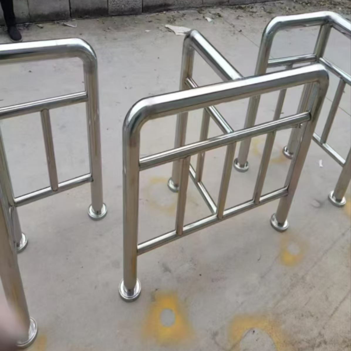 不锈钢钢管U型防撞栏杆警示加厚防护栏杆加油站隔离栏挡车器