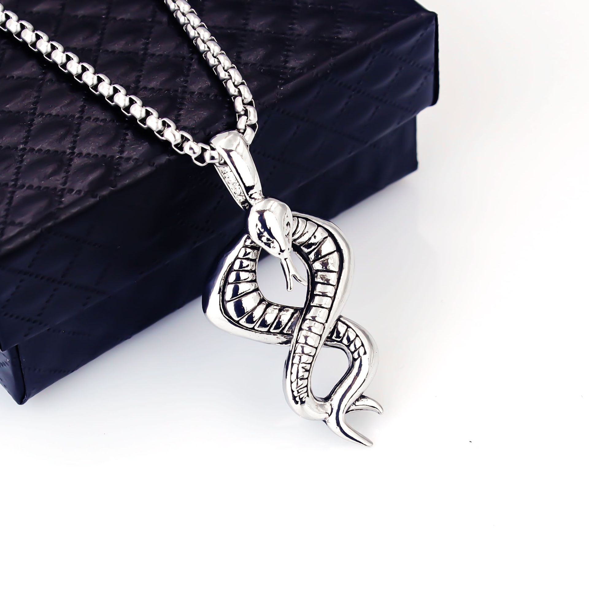 Snake letter + steel chain