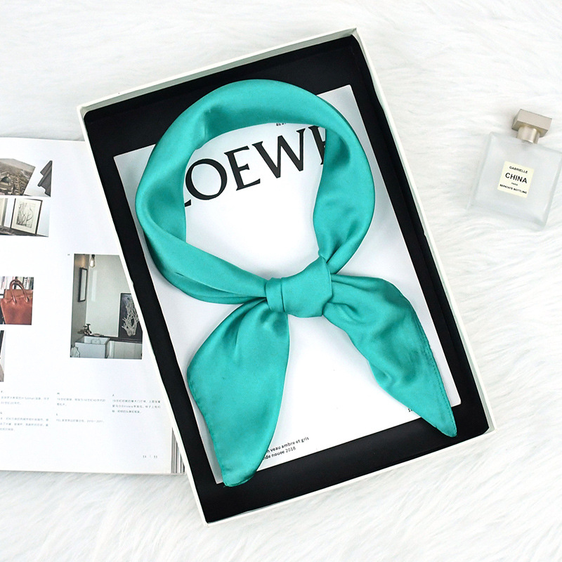 Comercio exterior primavera y otoño bufandas de seda delgadas de color sólido simple 70 bufandas de seda cuadrada de moda para viajes versátiles bufandas de mujer sensación de alto nivel