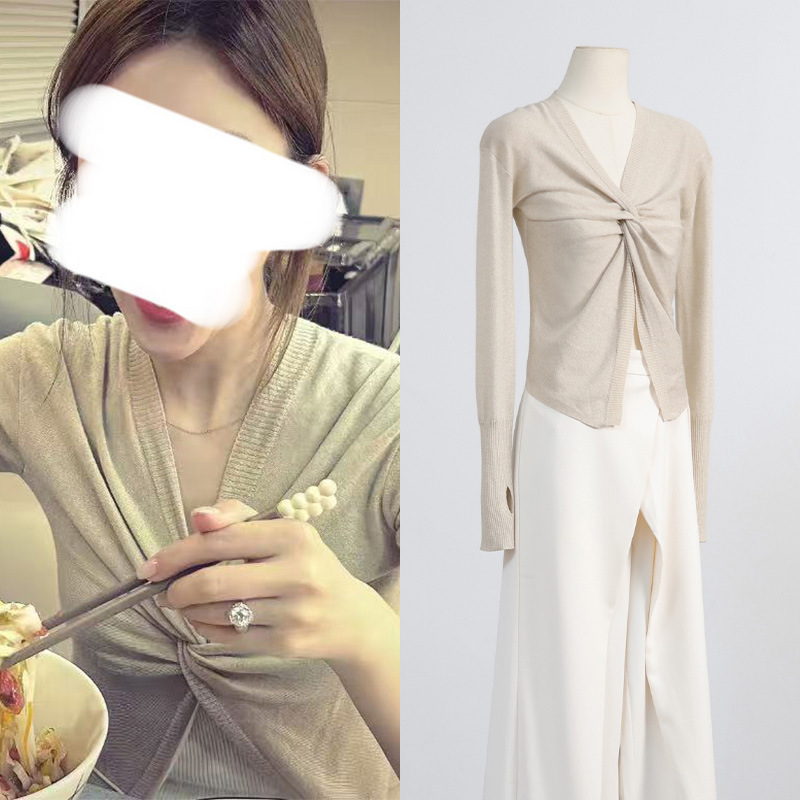 [in Stock] Celebrity-Inspired Cross-Twist Design V-Neck Knit Sweater, Pure Desire Hot Girl Style, Thin Long-Sleeve Top for Women