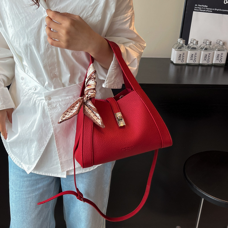 Bolso de mano de textura de alta calidad para mujer 2025 nuevo estilo nicho bolso de cubo de un solo hombro mensajero cesta de verduras bolso de viaje