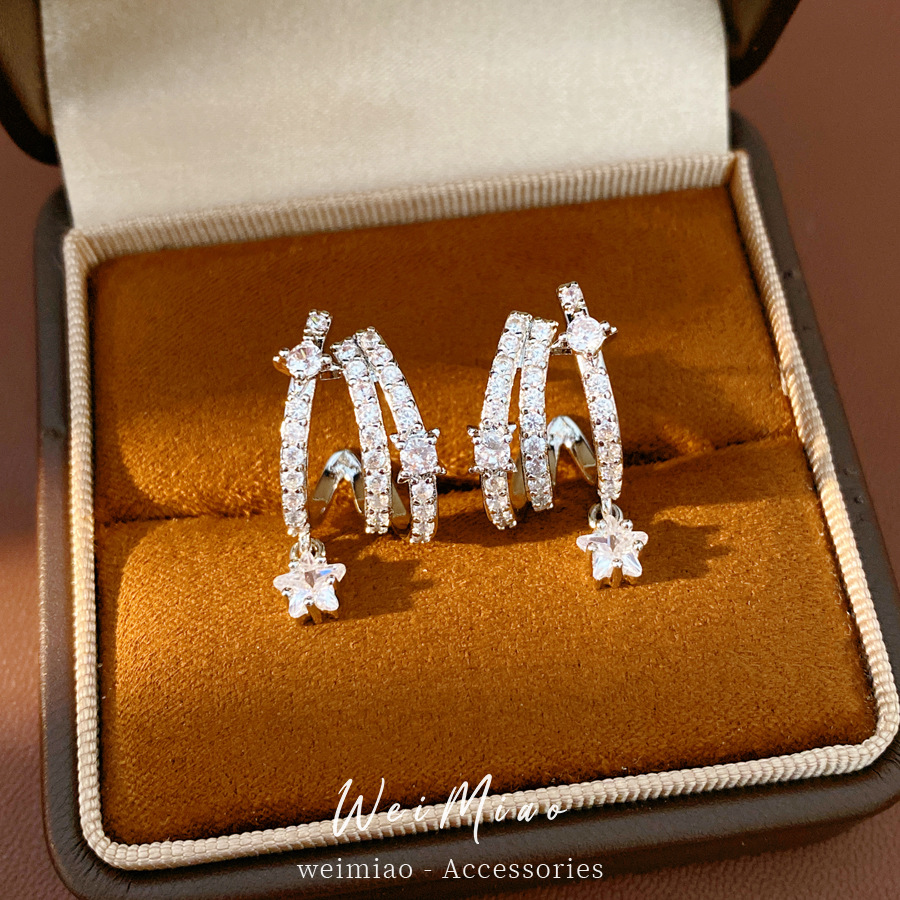 Aguja de plata zircón tres estrellas pernos de aretes de estilo frío temperamento personalidad nicho aretes de aretes ligeros de lujo alta sensación de aretes al por mayor