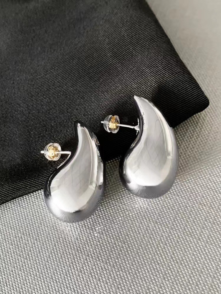 1 Pair Simple Style Water Droplets Plating Metal 18k Gold Plated Ear Studs display picture 3