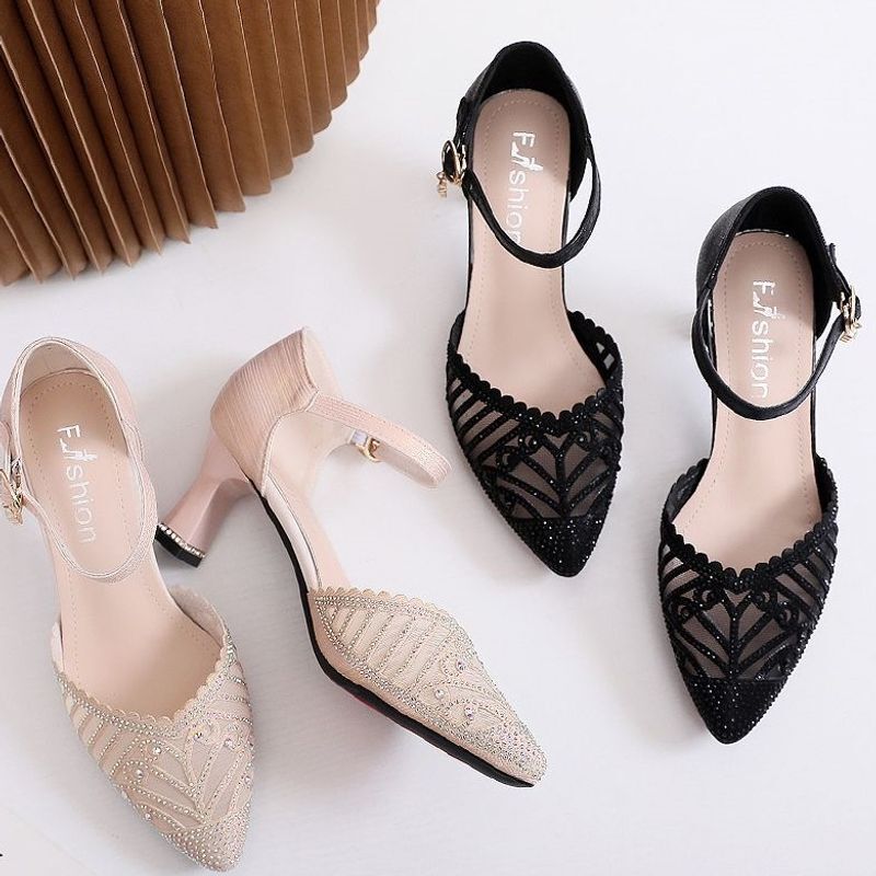 Spring and Summer Mid-Heel Women's Sandals with a Single Buckle Strap, Non-Slip Soft Sole, Fresh Style for Middle-Aged Moms, Closed-Toe with Rhinestones Spring and Summer Mid-Heel Women's Sandals with a Single Buckle Strap, Non-Slip Soft Sole, Fresh Style for Middle-Aged Moms, Closed-Toe with Rhinestones
