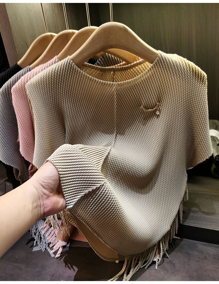 Áo thun nữ cổ tròn tay ngắn chất liệu vải lụa nhung in họa tiết vảy rồng — màu đen, màu tím, Hồng ngó sen, màu xám chi tiết 3