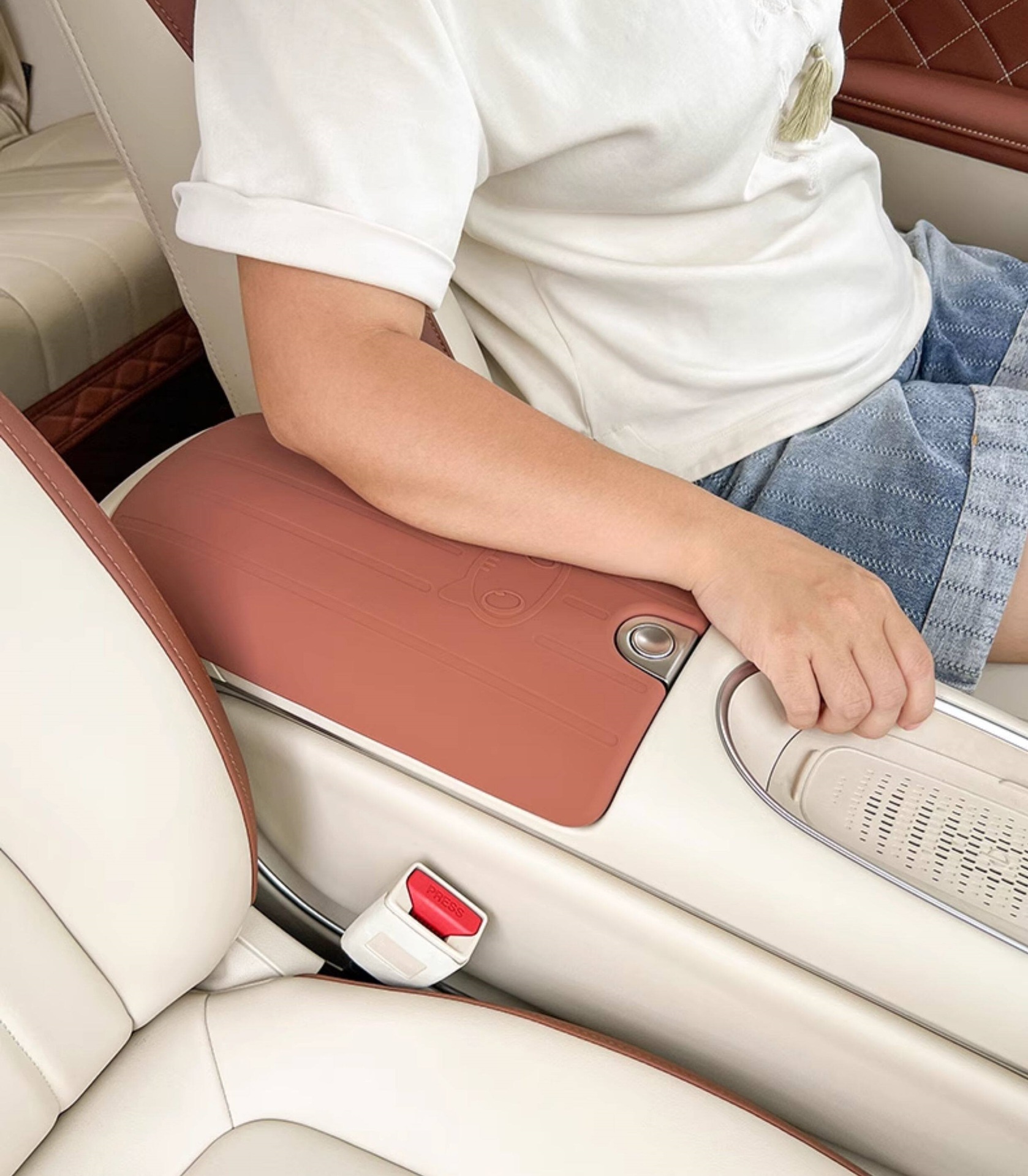 23-25 model ORA Good Cat armrest box cover, car armrest box silicone protective pad, interior car decoration
