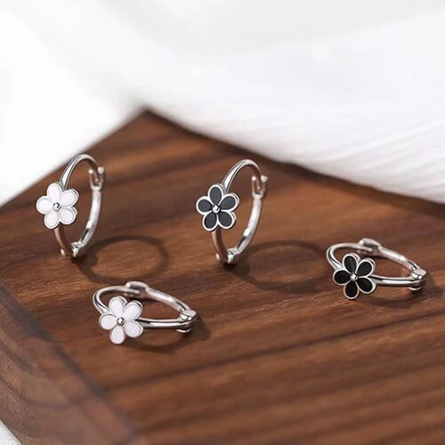 S925 Silver Needles Small Floral Petal Earrings for Women, Fresh and Cute, Unique Design, Lightweight Luxury Epoxy Earrings, Elegant Style
