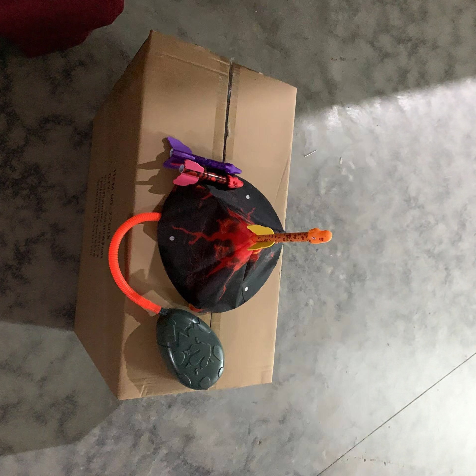 Juguetes interactivos al aire libre transfronterizos volar dinosaurios cohetes Amazon lanza cohetes artillería catapulta platillos voladores