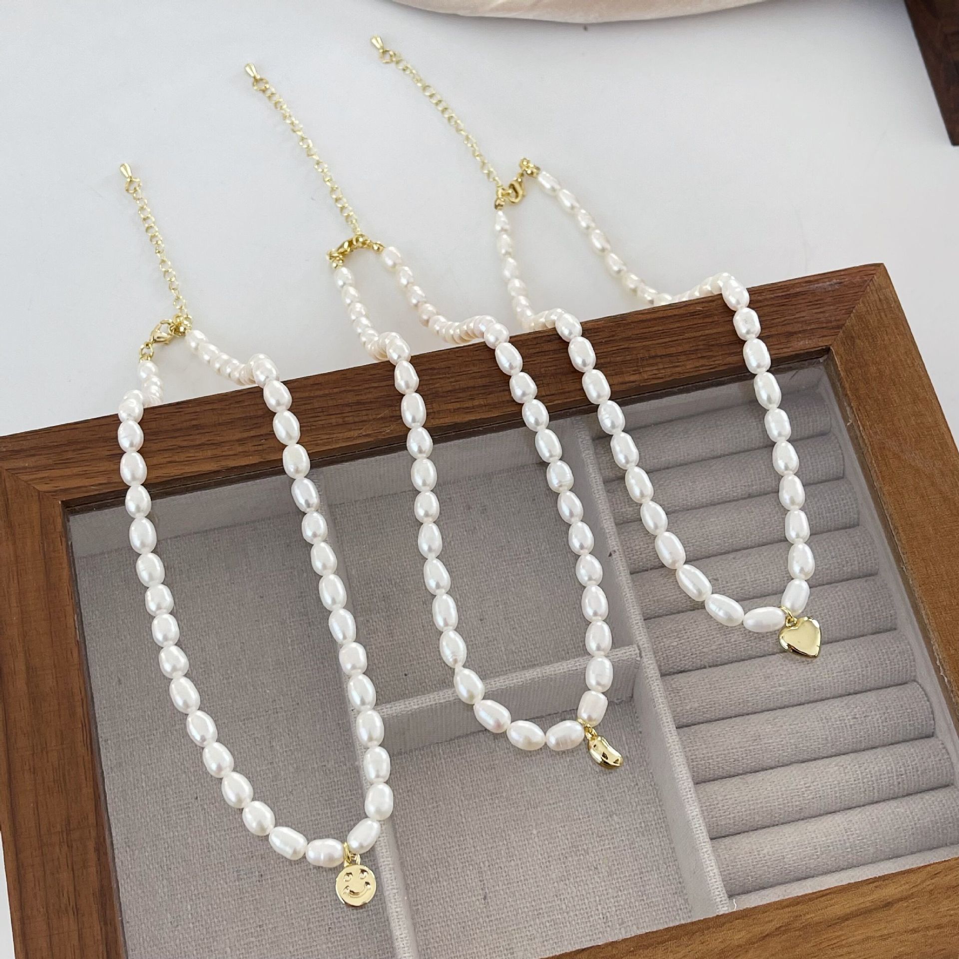 1 Piece Retro Heart Shape Freshwater Pearl Beaded Necklace display picture 2