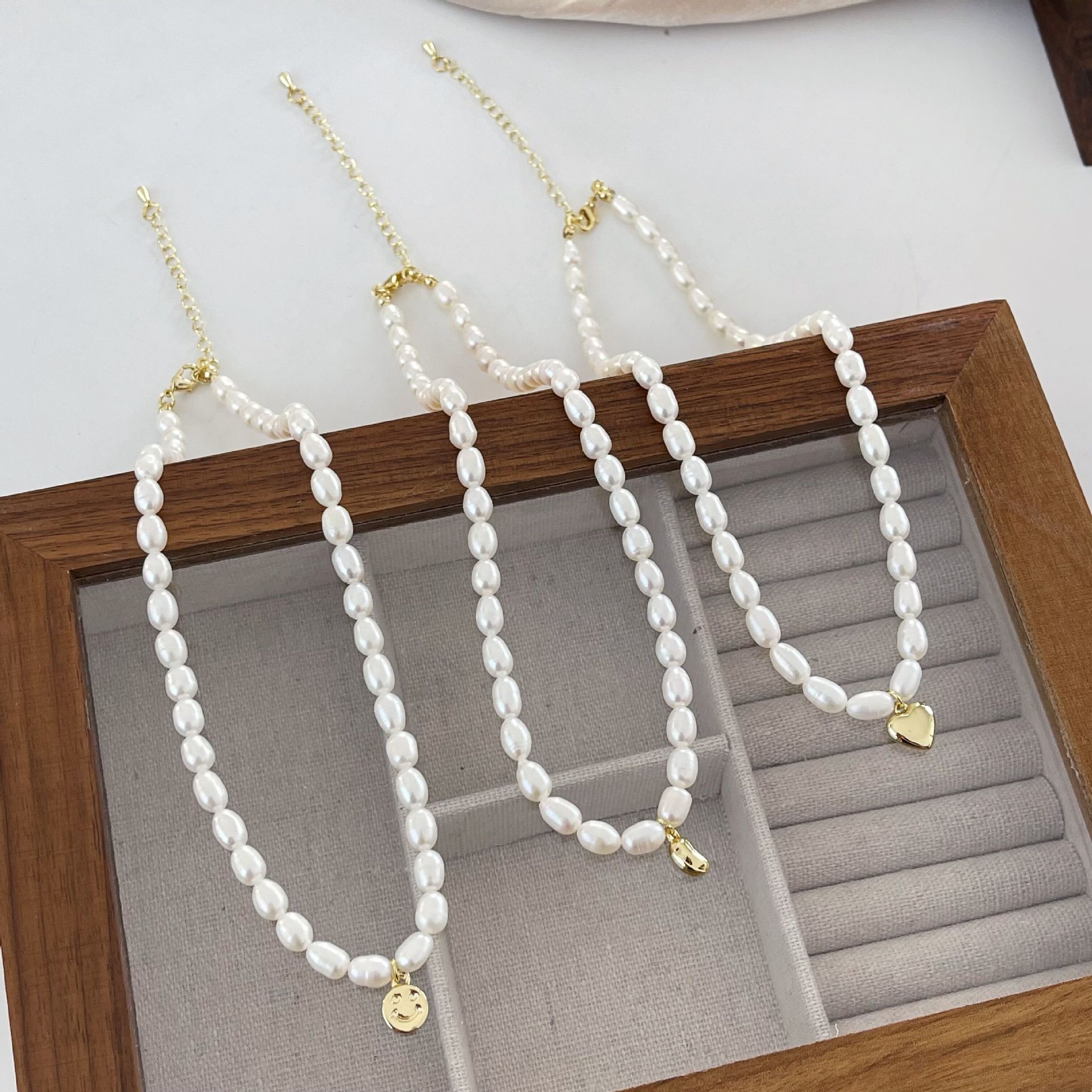 45g Weight Necklace Classification 1 Piece Quantity Daily Occasion Freshwater Pearl Material Heart Shape Pattern Women'S Gender Beaded Design Retro Style 1 Piece Retro Heart Shape Freshwater Pearl Beaded Necklace 1