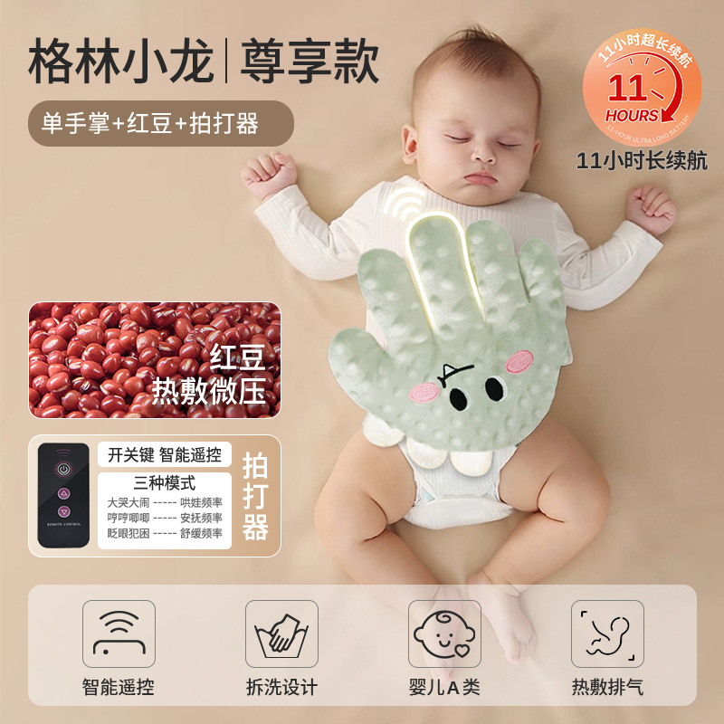 Bebé acariciando el sueño, tranquilizando las palmas, persuadiendo al bebé para que duerma, el bebé se acuesta, persuade al bebé para que se duerma y duerma, bofetada en febrero