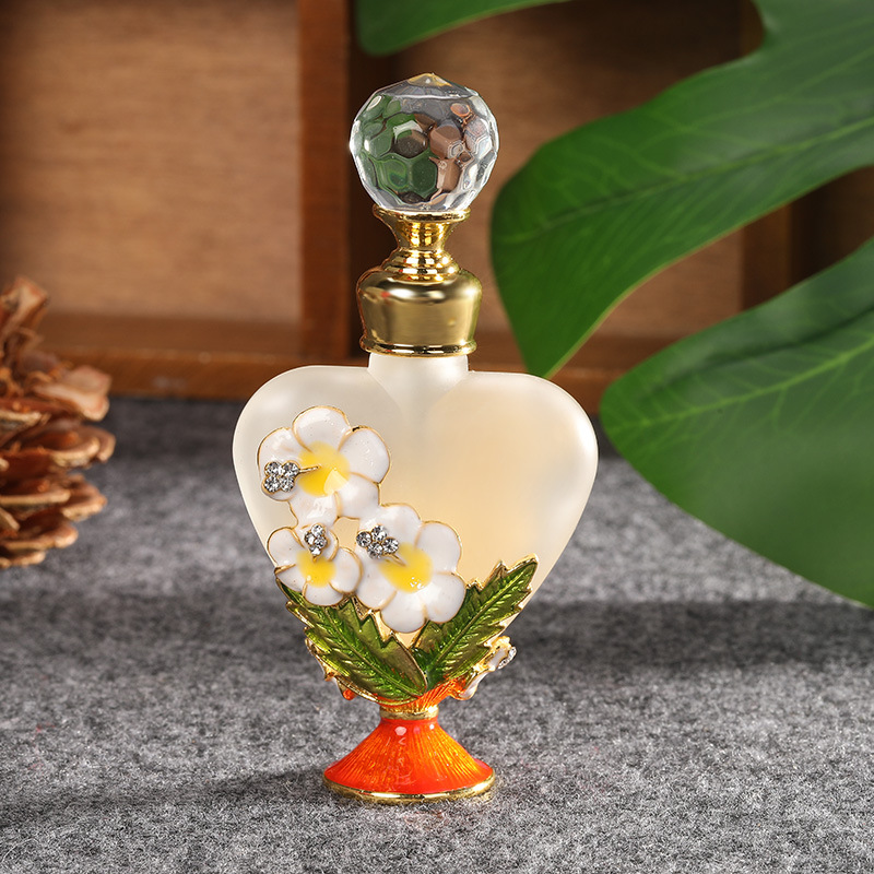 跨境新款花大桃心10ml高级感精油瓶复古喷色香水分装瓶装饰瓶批发