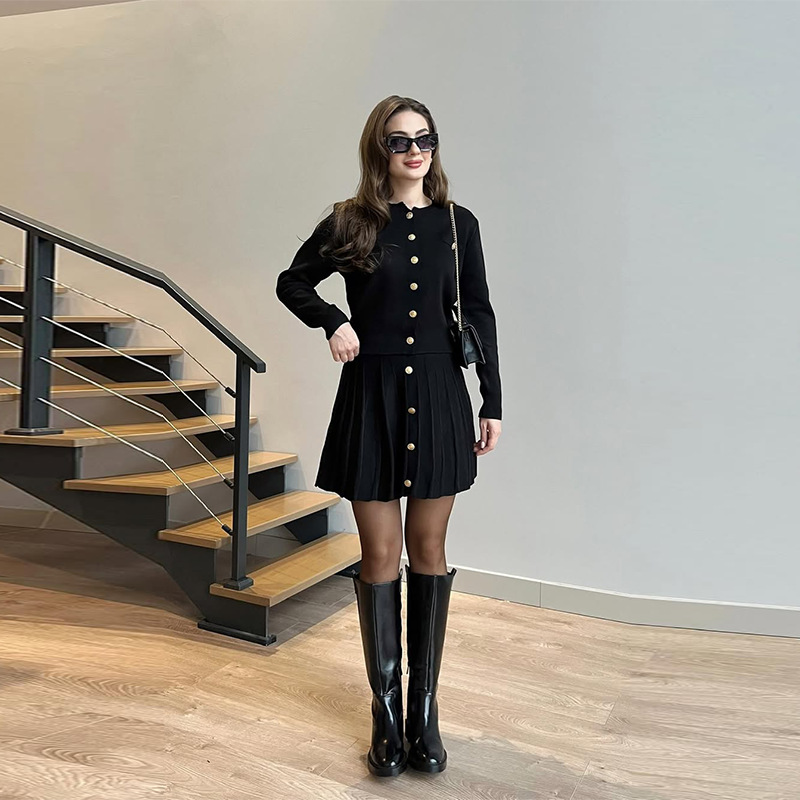 2025 nuevo comercio exterior europeo y americano Amazon ropa de mujer de color sólido cuello redondo de hebilla de una sola fila delgada cardigan vestido corto conjunto