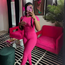 �W��Ů�b�ɼ����޼�ɫ�ݼy�A�I����������Lѝ���e���b�ļ�