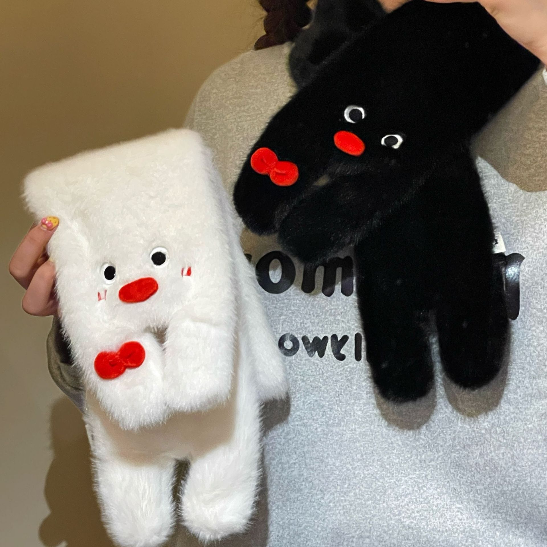 Otoño y invierno cálido y terciopelo grueso lindos pingüinos guantes de pelusa de cinco dedos para mujeres colgantes de cuello fría bufandas de cuello