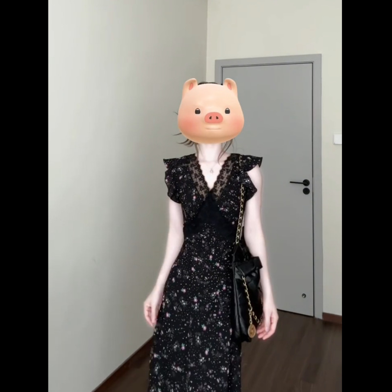 Black Lace Patchwork Floral Dress with a Unique and Beautiful French Resort Style, Featuring a Cinched Waist and a Long Skirt