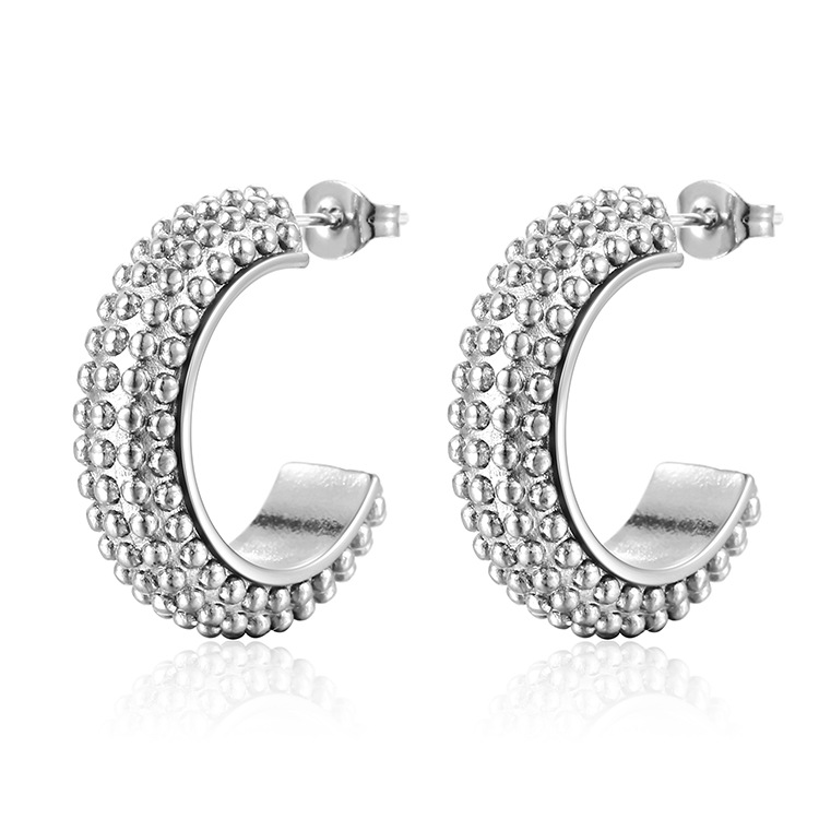 La moda europea y americana de acero inoxidable transfronteriza personalizada en forma de C pendientes minimalistas de acero de titanio 18K oro Internet celebridad pendientes alfiler para las mujeres