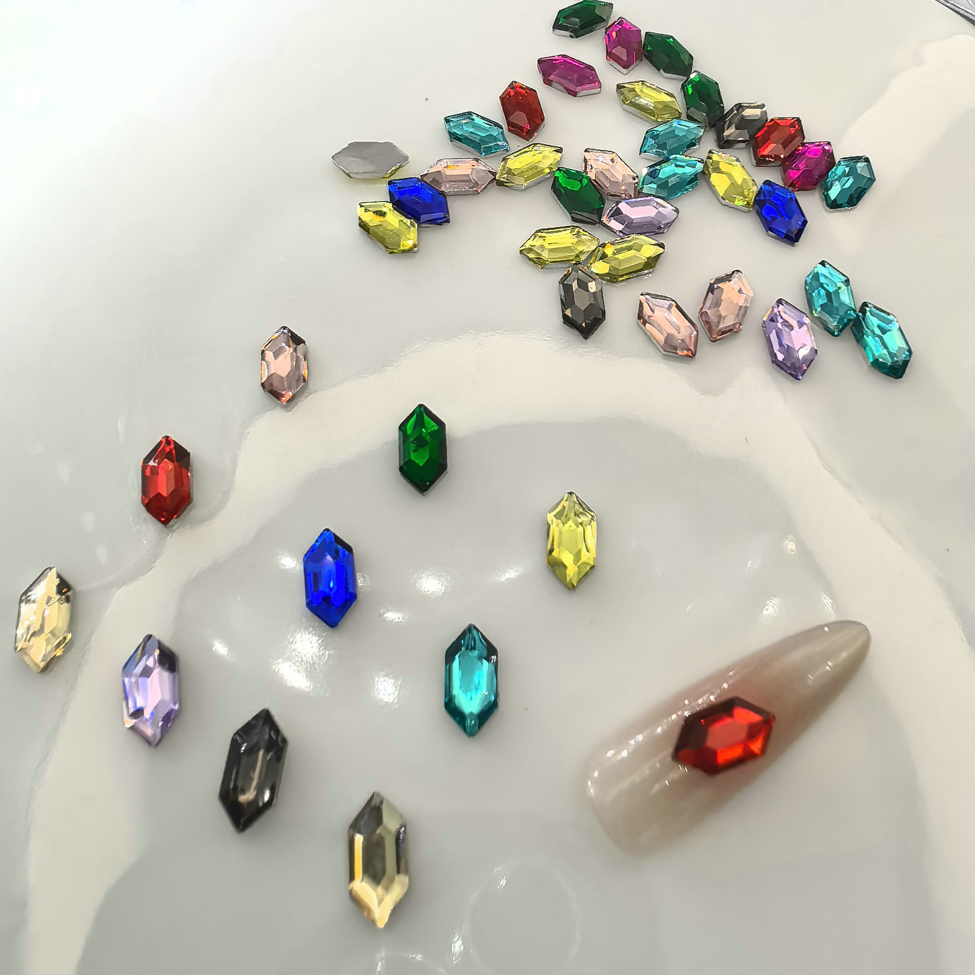 双尖美甲钻石彩钻美甲钻平底异形幻彩七彩指甲钻批发0008.j