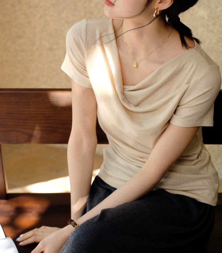Áo thun nữ cổ tròn tay ngắn phom slim chất len Tencel vintage — Vàng yến mạch chi tiết 4