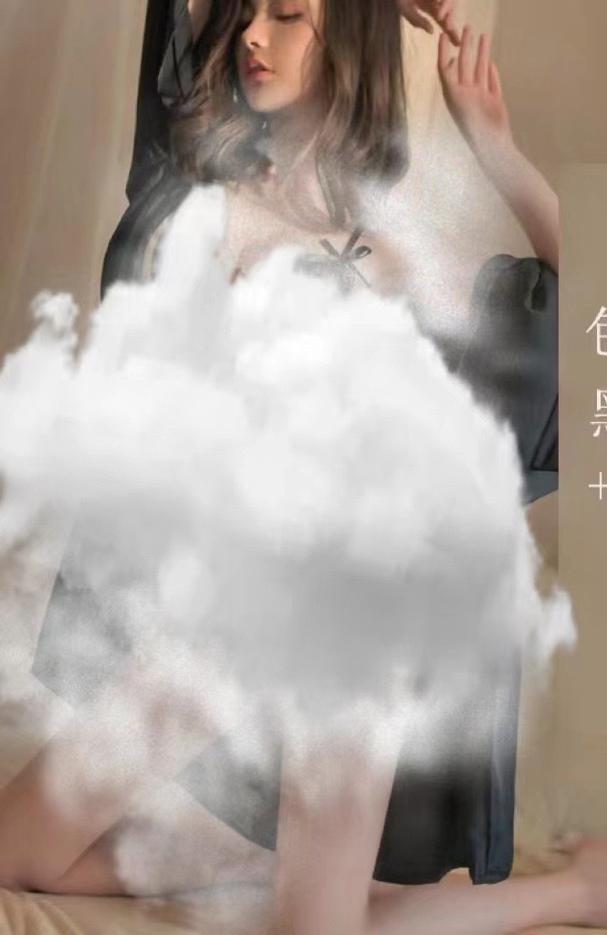 검은색 점프수트 + 검은색 가운