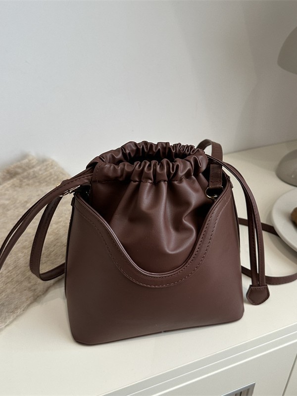 Bolso 2024 nuevo estilo de moda explosiva retro de gran capacidad textura cubo de mensajero bolso de hombro para mujer