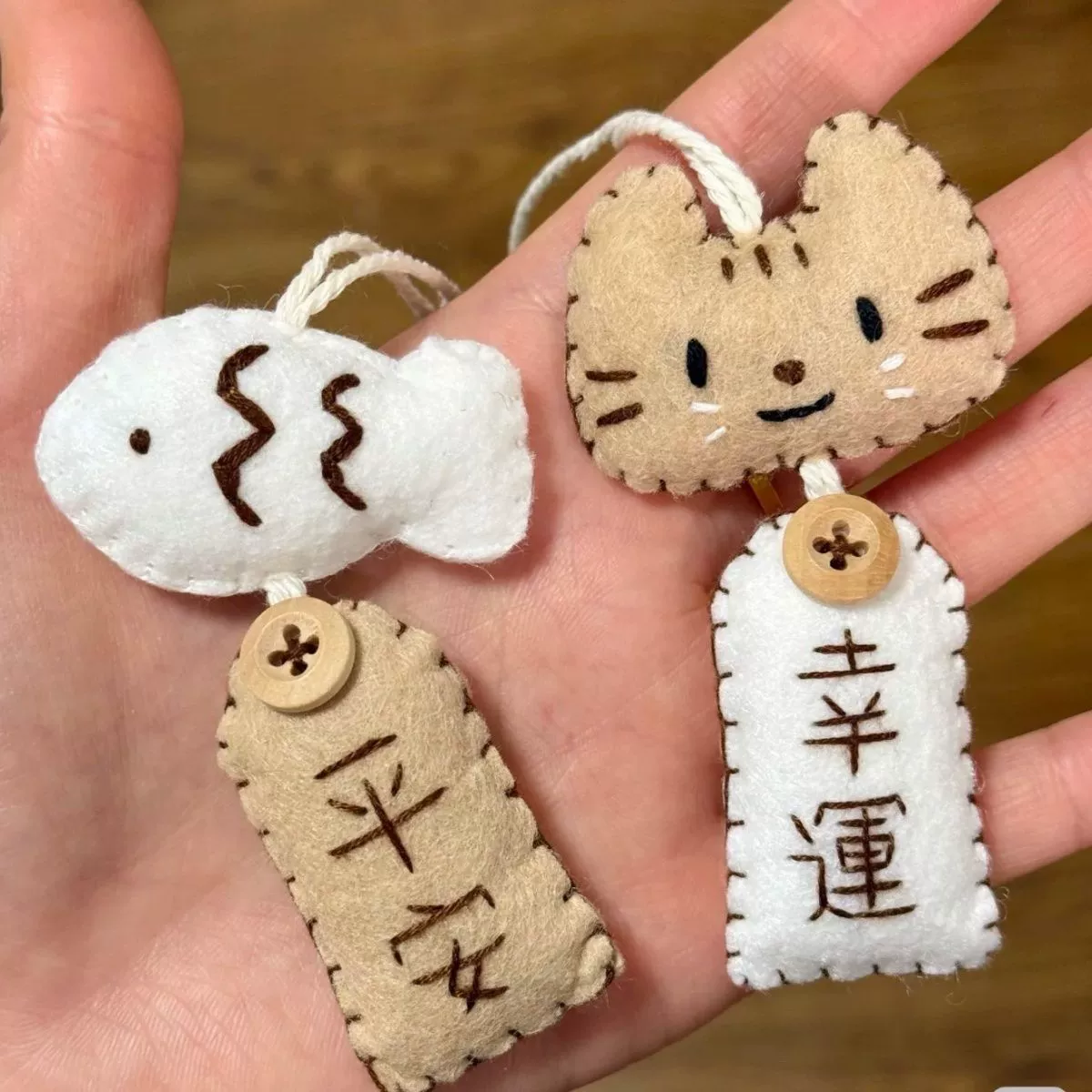 Маленькая красная книга в том же стиле, котенок и рыба, нетканый материал, сумка ручной работы, милый креативный подарочный пакет, подвеска на день рождения