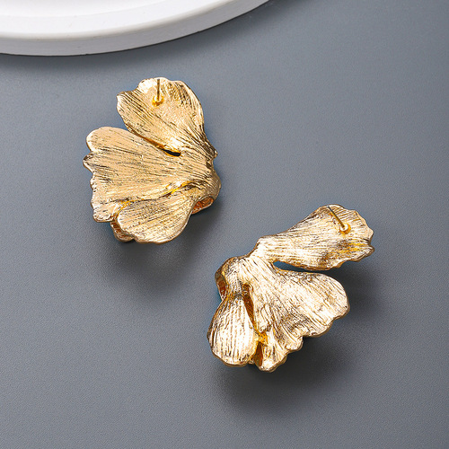 European and American cross-border exaggerated retro personalized temperament alloy leaf earrings fashionable creative street tree leaf women's earrings