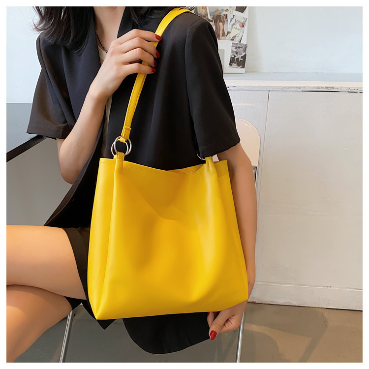 Korean Style Simple Solid Color Shoulder Tote Bag Wholesale display picture 4