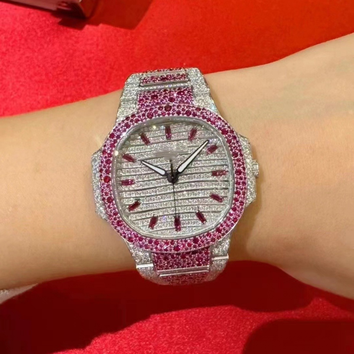 Factory in stock wholesale ladies full diamond suit watch fashion colored diamond quartz watch