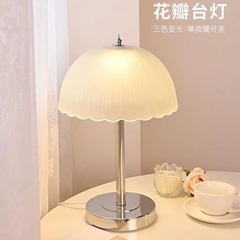 北欧の高級感の電気スタンドの寝室のベッドの頭の棚の明かりは簡単です。