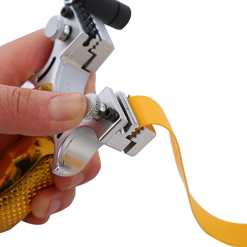 Slingshot wholesale 98k flat leather slingshot horizontal aiming fast pressure infrared laser factory direct sales street stall luminous toy