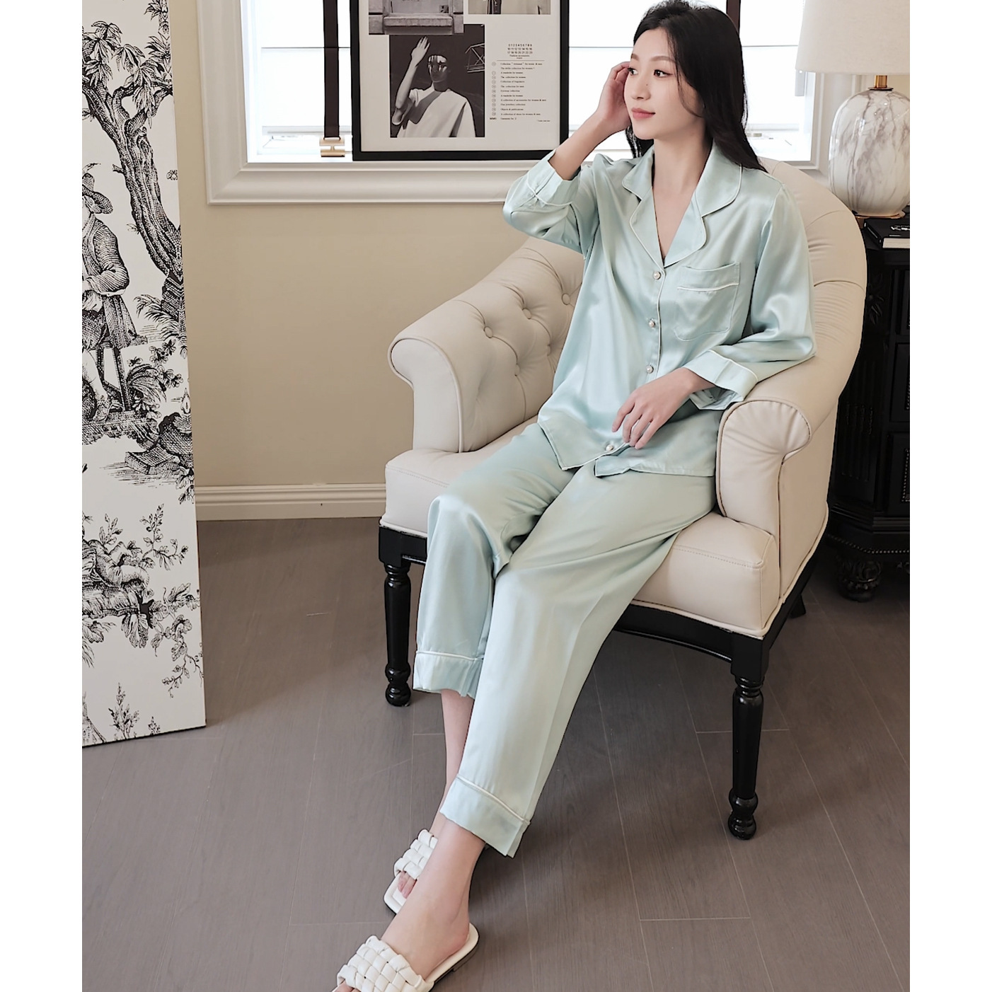선명한 파란색 테두리