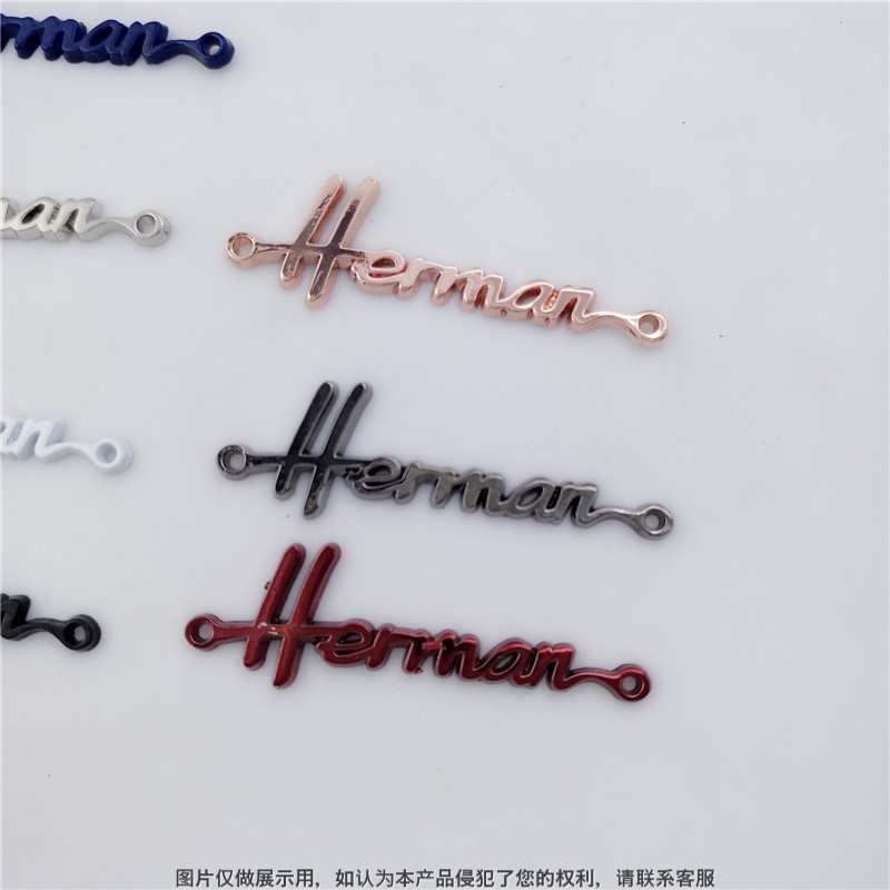 台州玉环订做连体金属字母标牌手提挎包帽子标牌锌合金喷色精logo